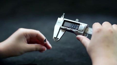 性能颜值＋性价比拉满，双十一必须入手的。 阿威兹H2手持彩屏点焊机，便携一体式设计，轻松完成焊接维修，给你实力新体验