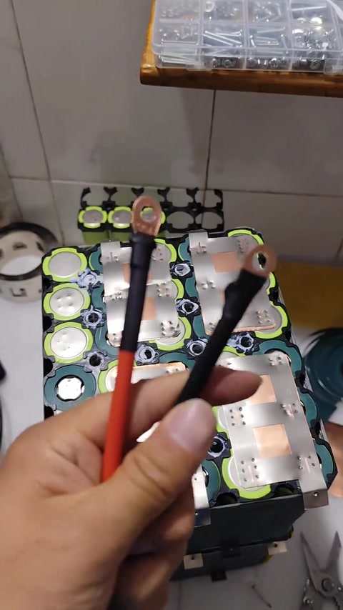 Conexión con tornillo y tubo termorretráctil · 00:46