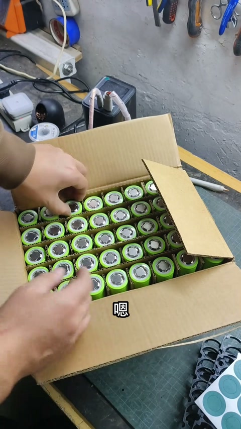 制作一块32140磷酸铁锂电池