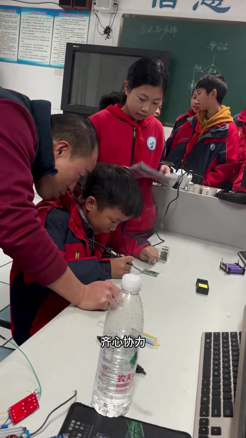 学生点亮小灯 · 03:10