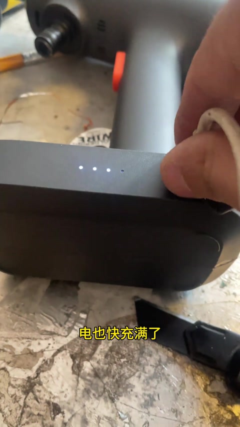 12.6V 充满 · 10:17