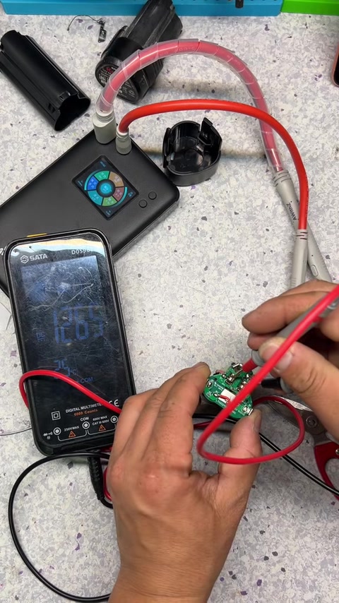 12.6V · 00:34