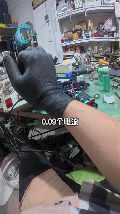 11W 0.09A · 04:04
