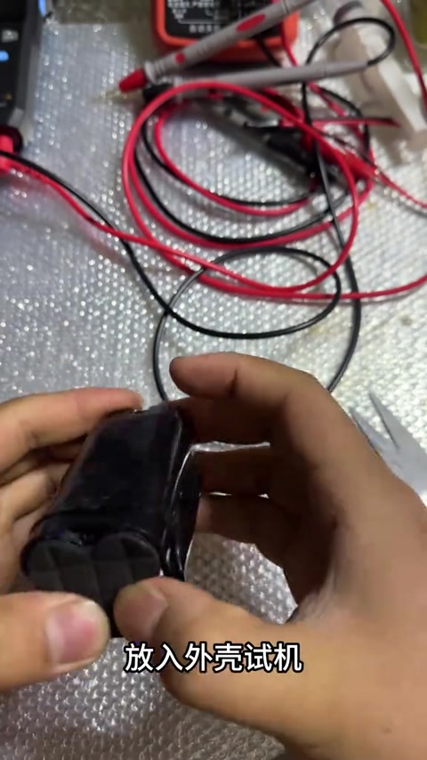 Montado en la carcasa y probado · 02:14