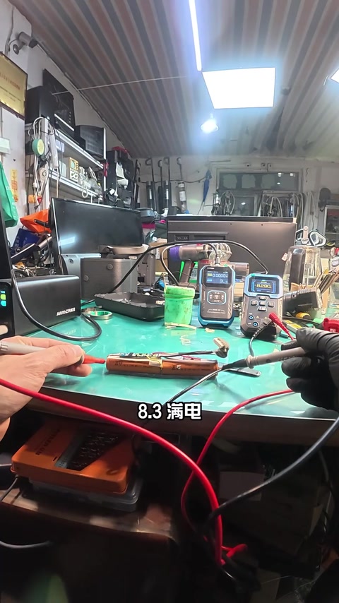8.3V 满电 · 01:33
